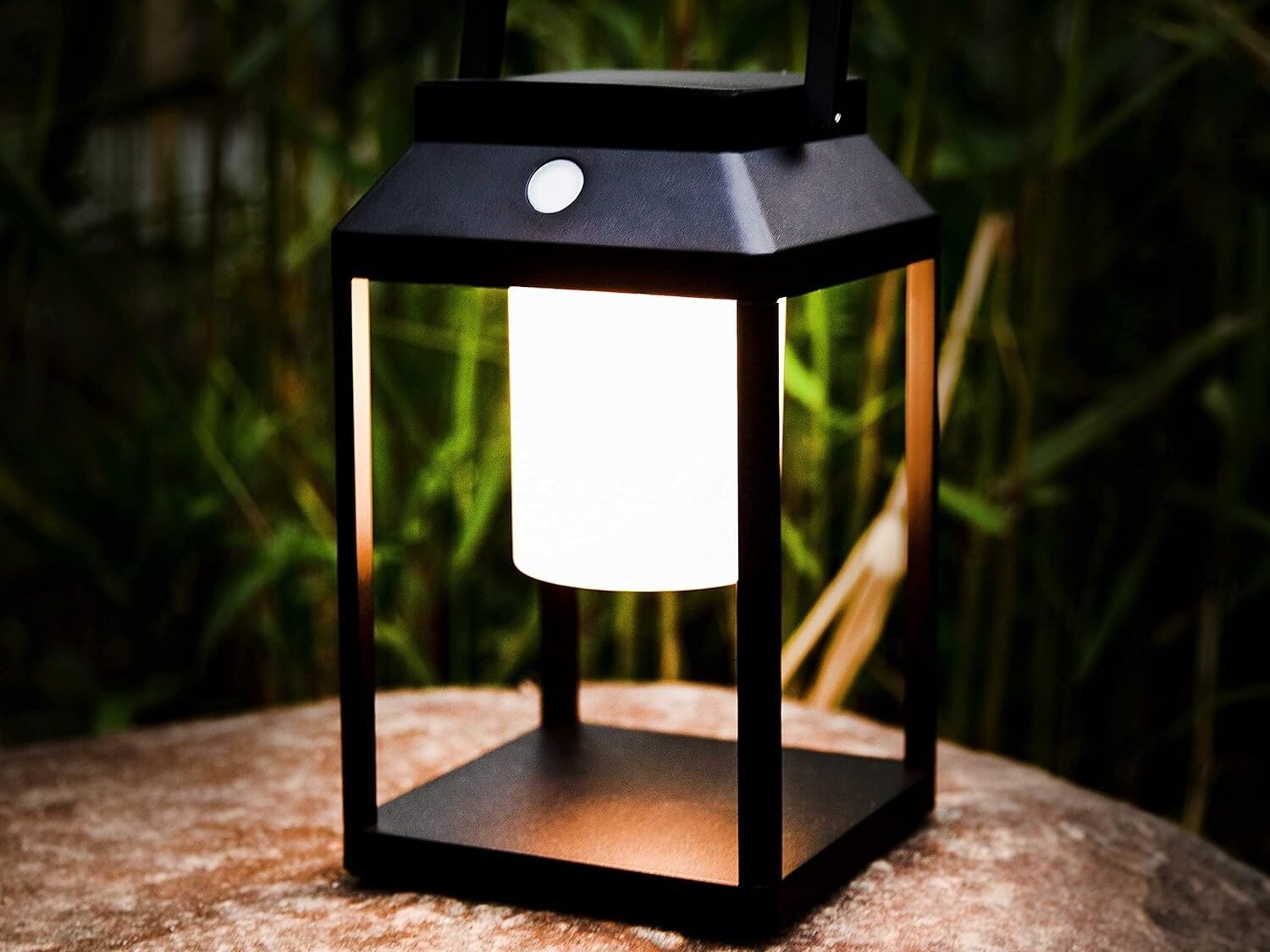 Best Dual Charging: BRIMMEL Solar Outdoor Lantern